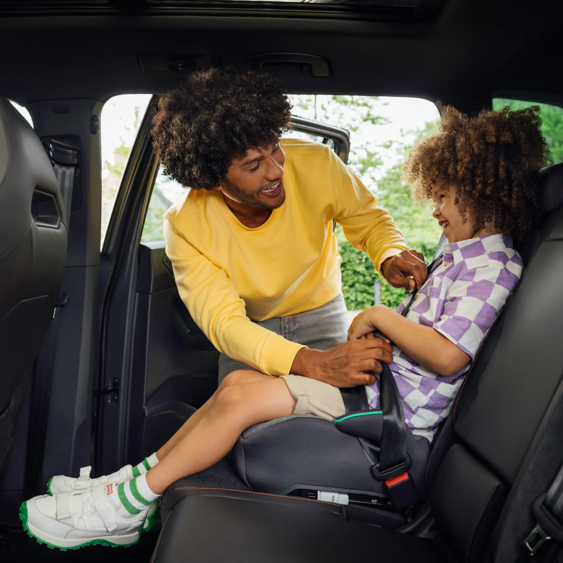 Bebeconfort Manga i-Fix Rialzo Auto per bambini, Seduta auto bambini, seggiolino auto isofix gruppo 3 per Bambini 128-150 cm, dai 6 ai 12 Anni (22-36 kg), Tinted Black