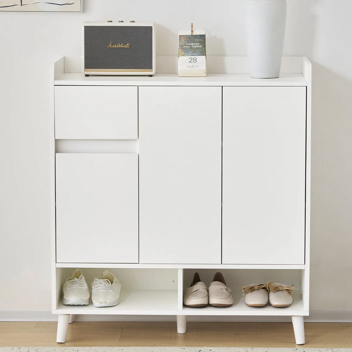 Shye Cassettiera/credenza/scarpiera con ripiani regolabili – Organizzatore per la casa minimalista con gambe in legno massello – Dimensioni: altezza 99 cm x larghezza 90 cm x profondità 35 cm