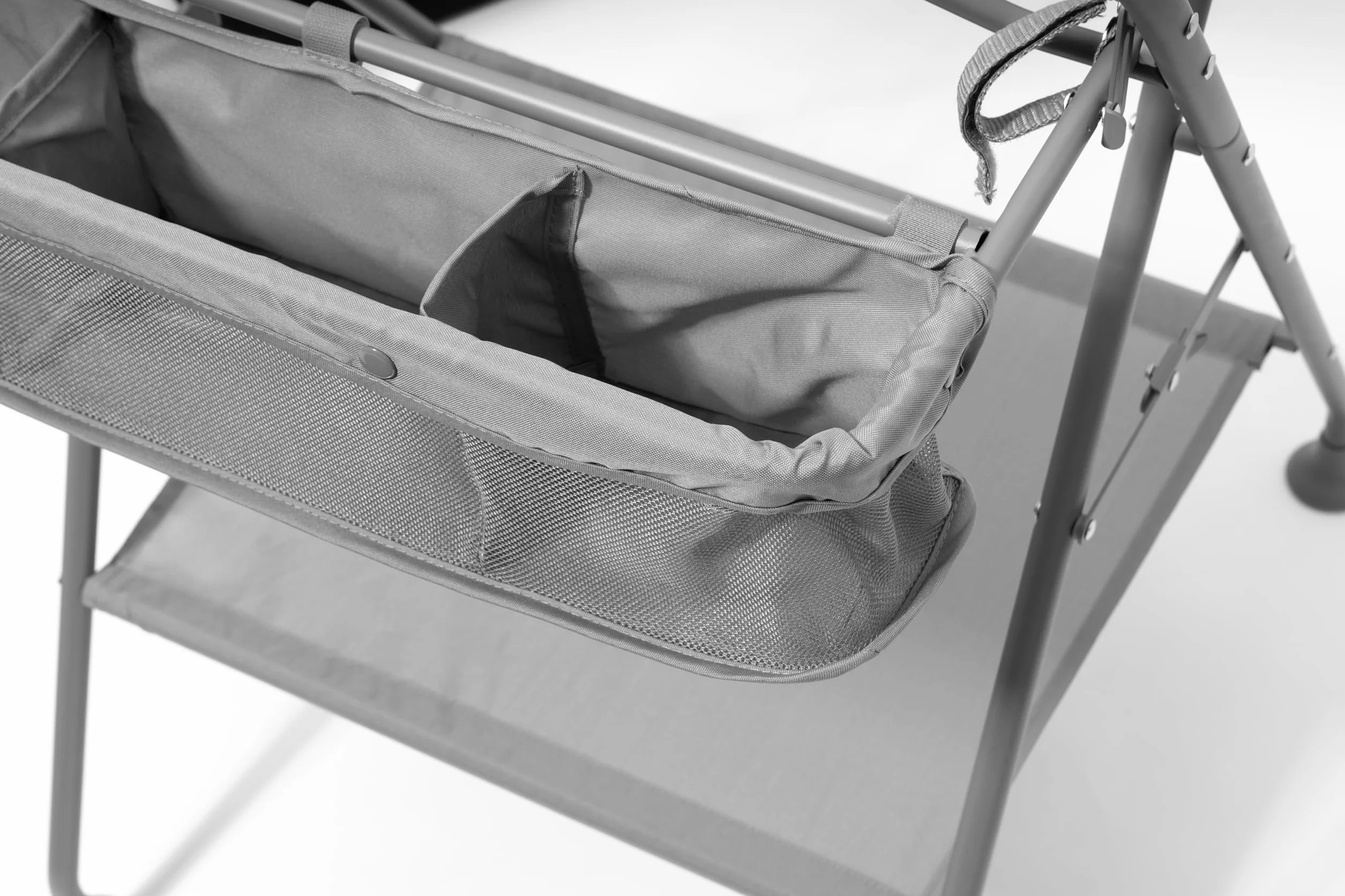 Twistshake Supporto pieghevole per vasca da bagno per bambini con scomparti di stoccaggio e tubo di scarico senza fuoriuscite | Supporto ergonomico leggero e resistente per vasca | Piedini antiscivolo