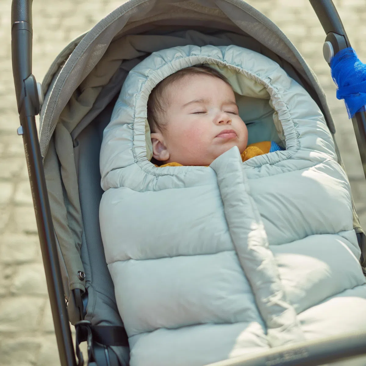 Nuvita 9920 Ovetto One+ | Sacco universale per passeggini e seggiolini auto | Protezione da 0 a 6 mesi (80cm)| Protezione fino a -18°C e Impermeabilità anti vento | Nero