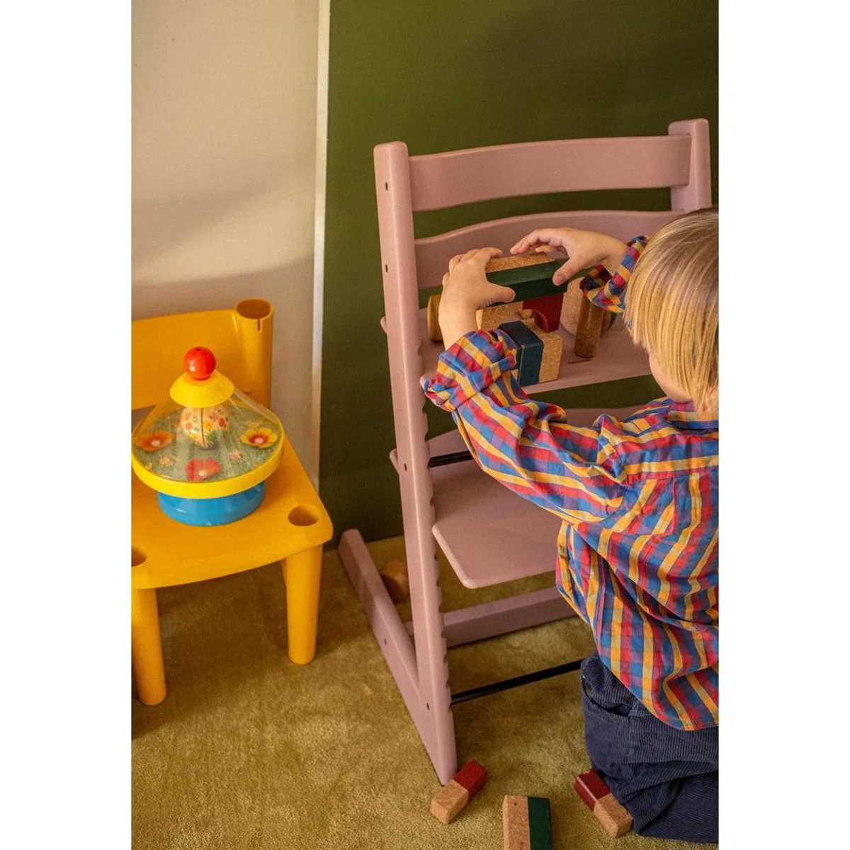 Sedia Tripp Trapp di Stokke, Mauve - Sedia evolutiva e interamente regolabile per neonati, bambini e adulti - Comoda, confortevole ed ergonomica
