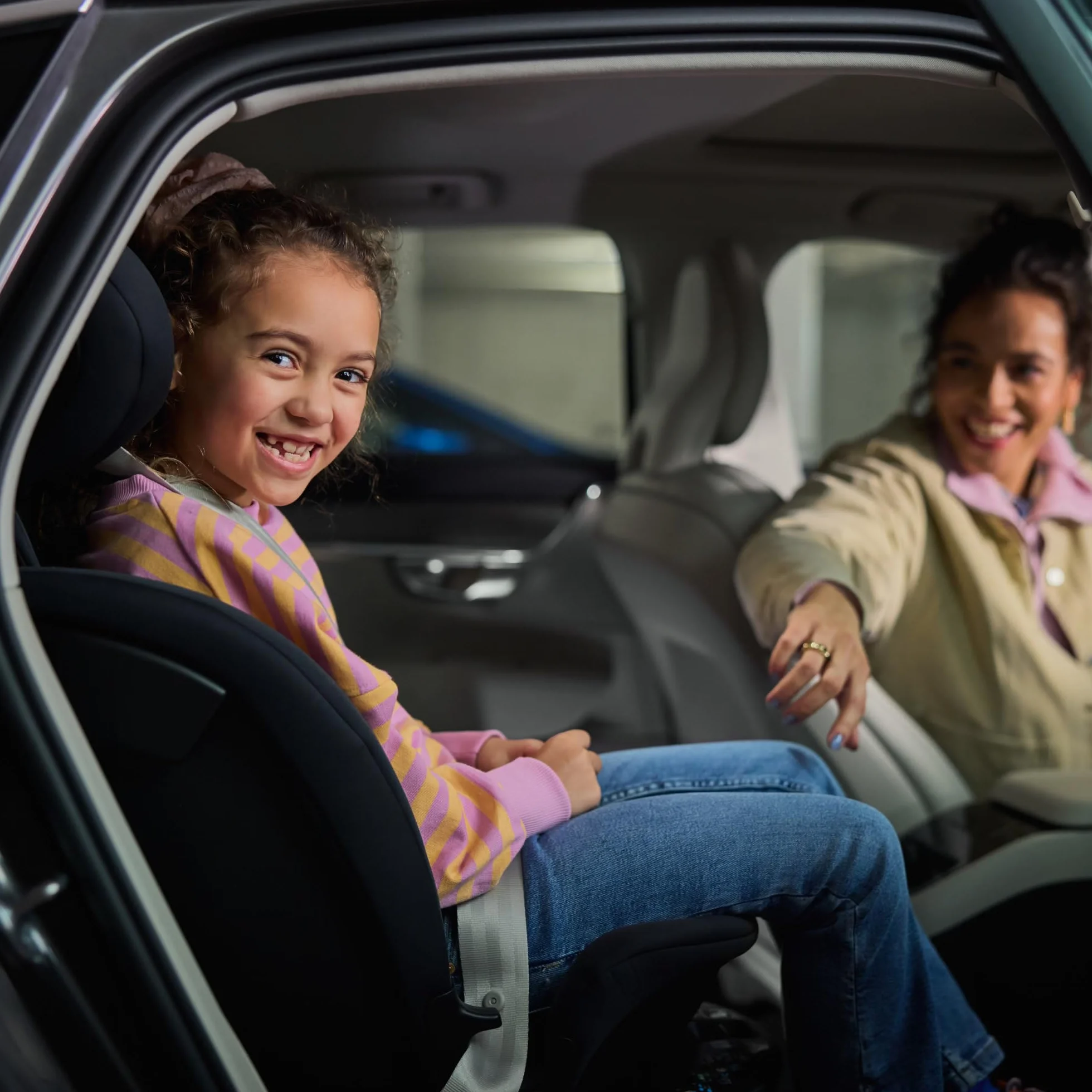 Bebeconfort RevolveFix 360 i-Size Girevole 360, Seggiolino Auto 0-36 Kg, 0-12 anni, ISOFIX con Top Tether, Seggiolino Reclinabile 6 Posizioni, 12 Posizioni Poggiatesta, Tessuti Traspiranti, Full Black