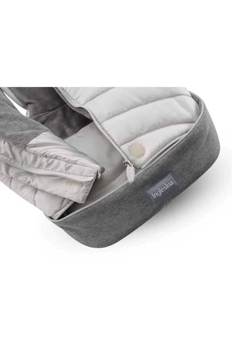 Inglesina Sacco Invernale Termico, Blu, Caldo per Culla, Tessuto Impermeabile, Interno Soffice e Morbido, 42 x 77 cm