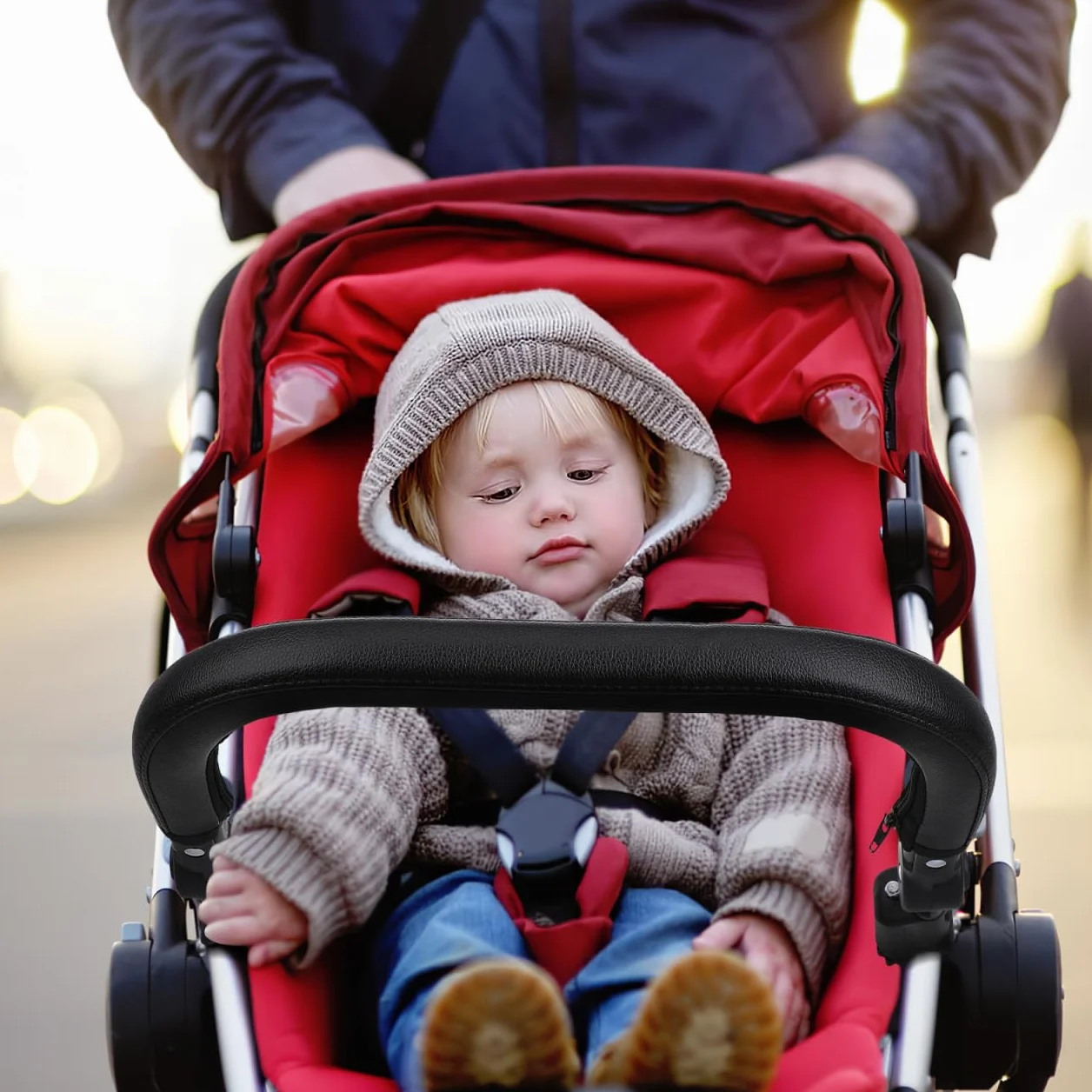 Barra Paraurti Passeggino Universale in Pelle Pu E Tubo Di Ferro Rinforzato Maniglione Regolabile E Rimovibile Per Accessori Passeggini Fino a 25 Kg Protezione E Comfort Per Bambini