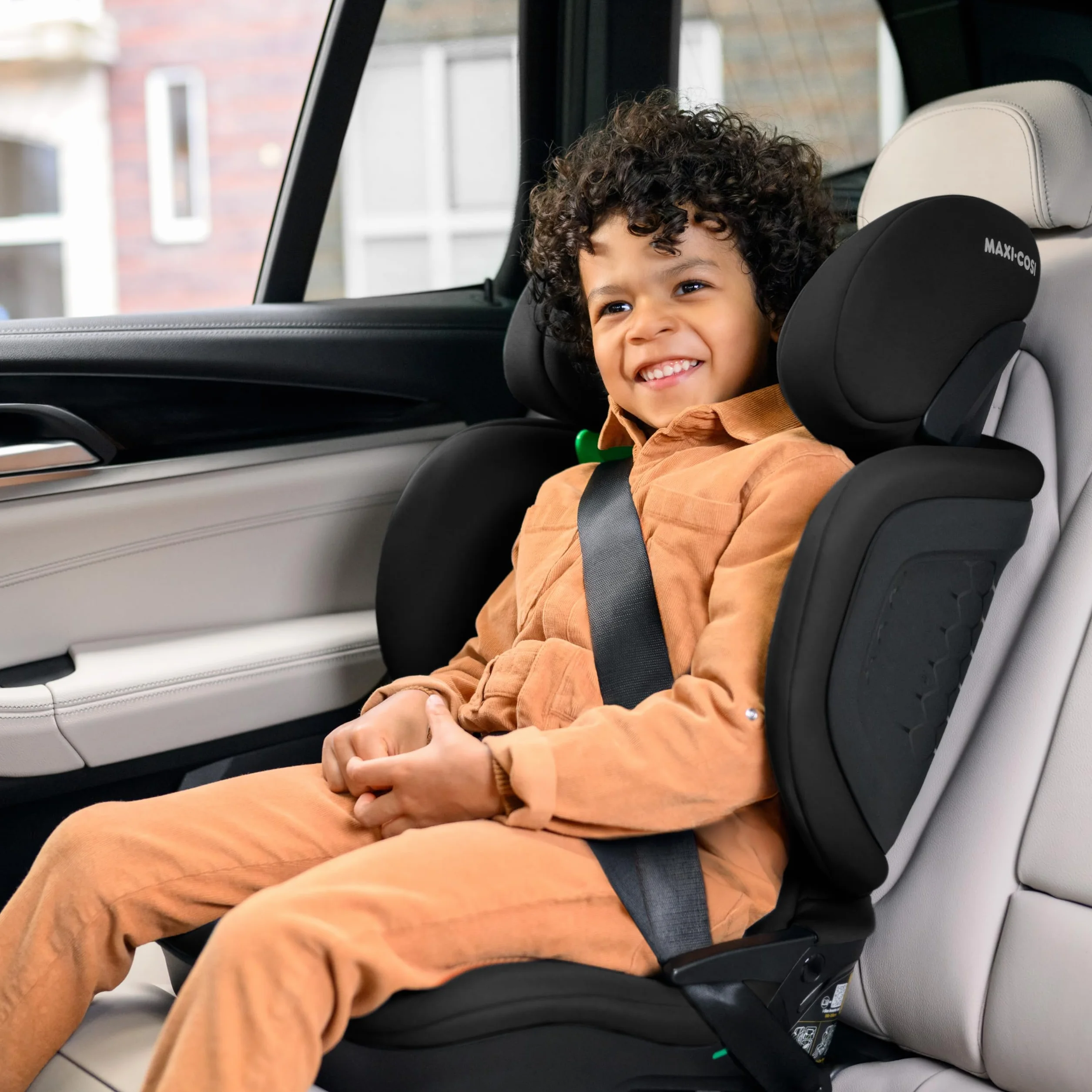 Maxi-Cosi Tanza i-Size Seggiolino auto per bambini 3,5-12 anni, 100-150 cm, Isofix, Seggiolino auto pieghevole compatto, Regolabile in altezza, Protezione dagli impatti laterali G-CELL, Full Black