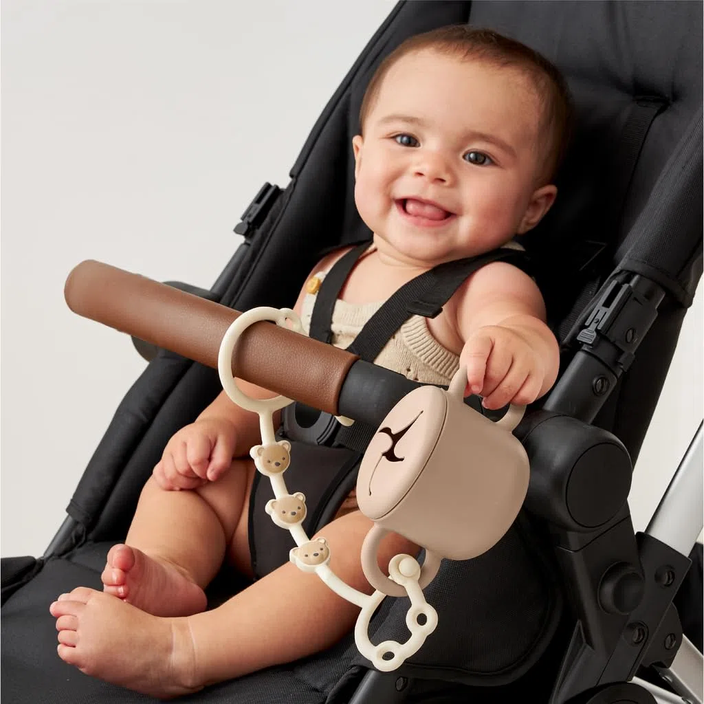 Itzy Ritzy Toy & Snack Cup Strap - Cinghia regolabile per tenere i giocattoli del bambino, massaggiagengive e tazze snack nelle vicinanze - Silicone senza BPA - Legatura per passeggini, seggioloni e