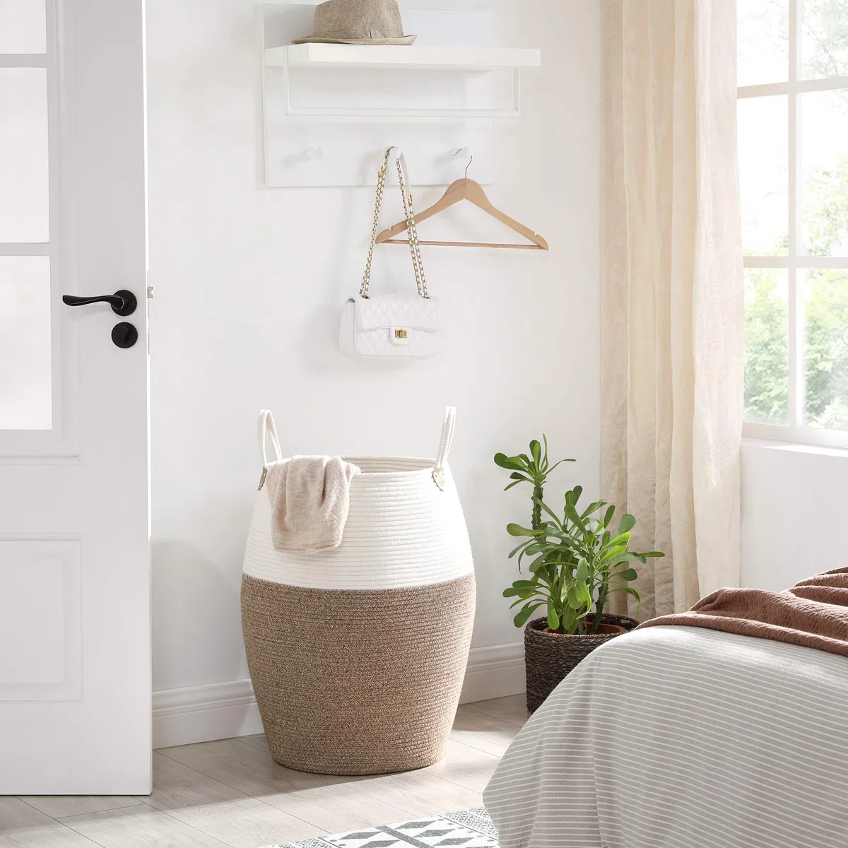 SONGMICS Cesto in Corda di Cotone, Cestello Portaoggetti con Maniglie, Portabiancheria da 125L, per Abiti Giochi Coperte, Salotto Camera da Letto, 50 x 65 cm (Diam. x A), Marrone e Beige LCB421N01
