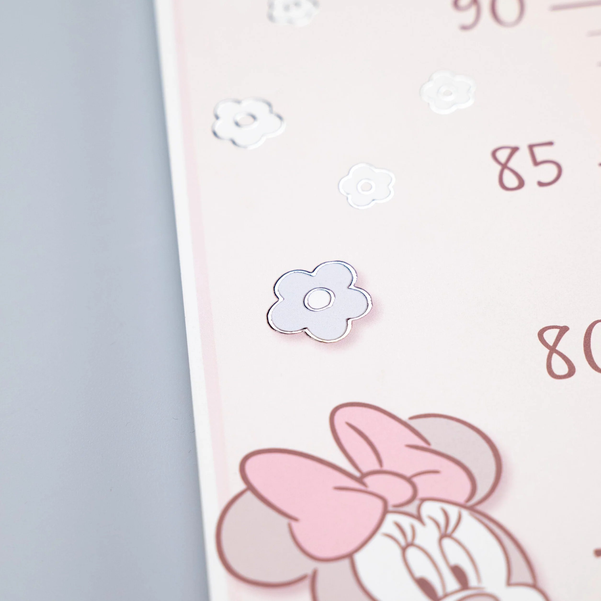 VALENTI & CO. Metro da Parete per Bambini Disney Minnie Rosa 3 Legno Dettagli in Argento 76x11 cm