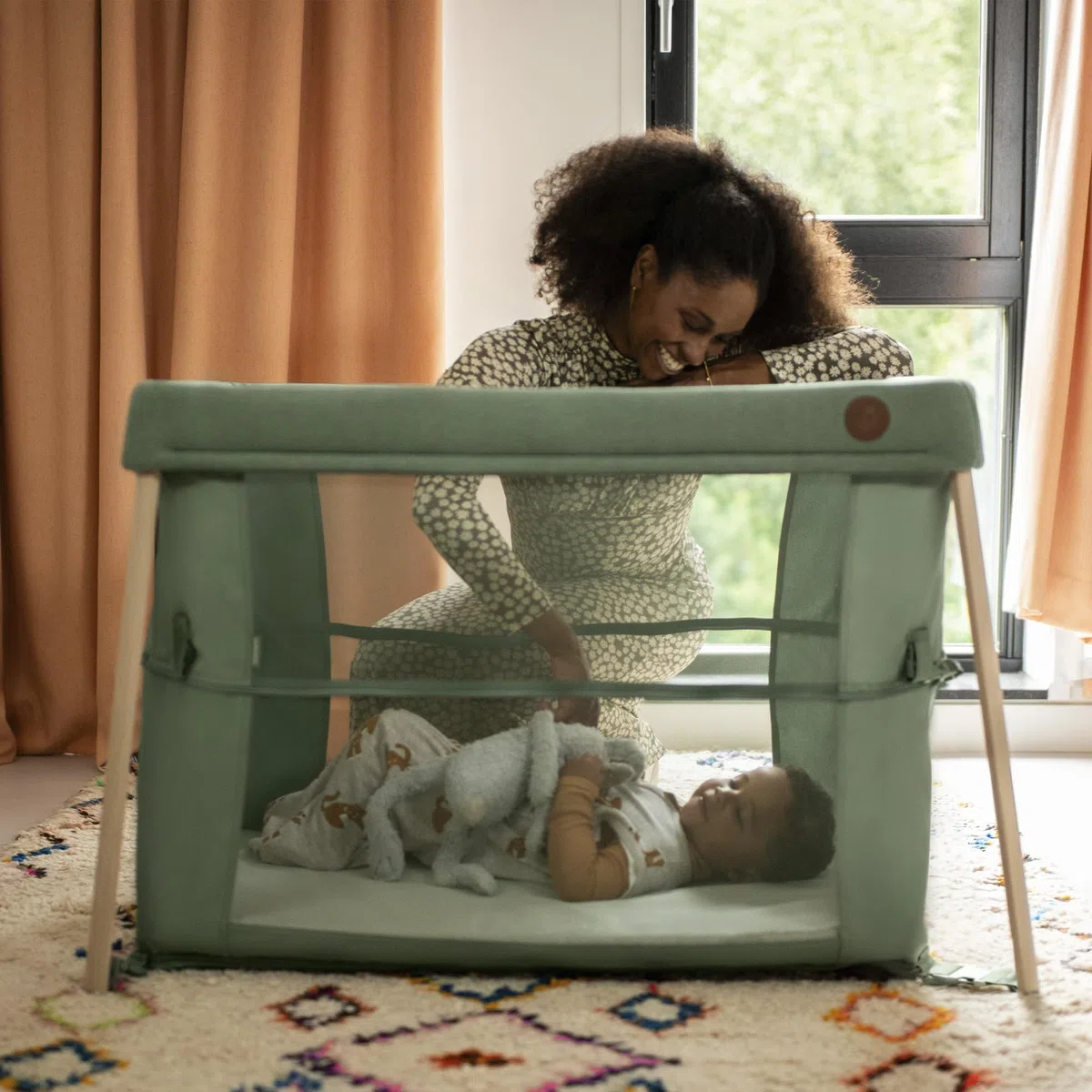 Maxi-Cosi Iris 2 in 1 Culla da Campeggio Neonato, 0-3 anni, fino a 15 kg, Lettino da Viaggio Compatto, 2 Posizioni di Riposo, Leggero, Materassino in Schiuma, Borsa da Viaggio, Beyond Graphite