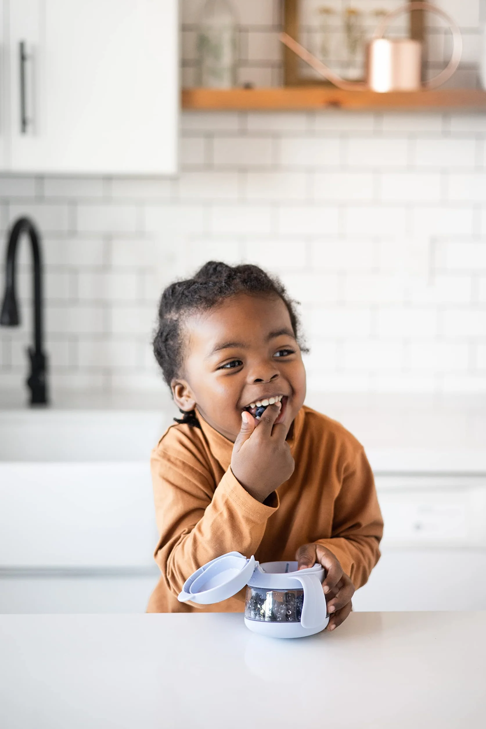 Ubbi Tweat No Spill Contenitore per snack per bambini, senza BPA, Sage & blue