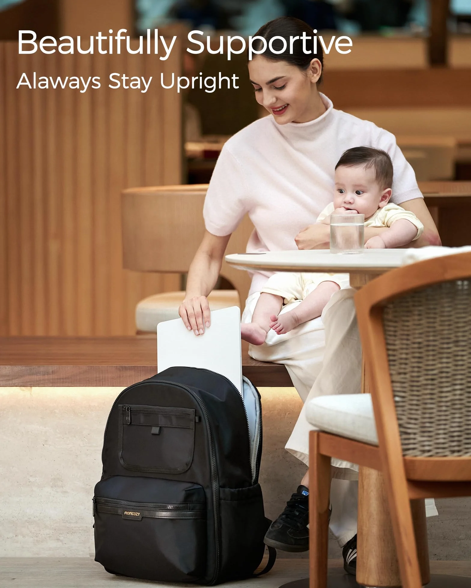 momcozy Zaino Mamma Urban – zaino fasciatoio impermeabile con multi-tasche, scomparto laptop, materassino cambio e ganci passeggino; ideale per viaggio, lavoro e maternità