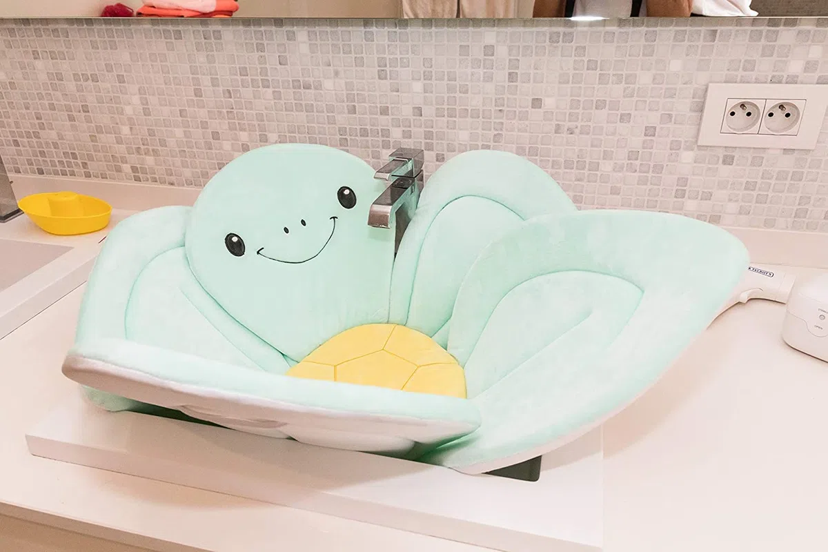 Nuby Cuscino da bagno a forma di tartaruga per bebè | per vasca o lavandino | Tessuto morbido e di facile asciugatura | turchese | adatto dalla nascita
