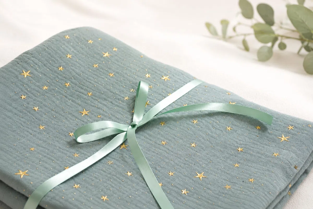 YellowNest Tenda per Letto Montessori (2 Pezzi) - Tenda Letto Bambini per Letto 70x140cm - 100% Mussola di Cotone - Senza Ghirlanda (Eucalipto, 62 x 270 cm (2 Pezzi))