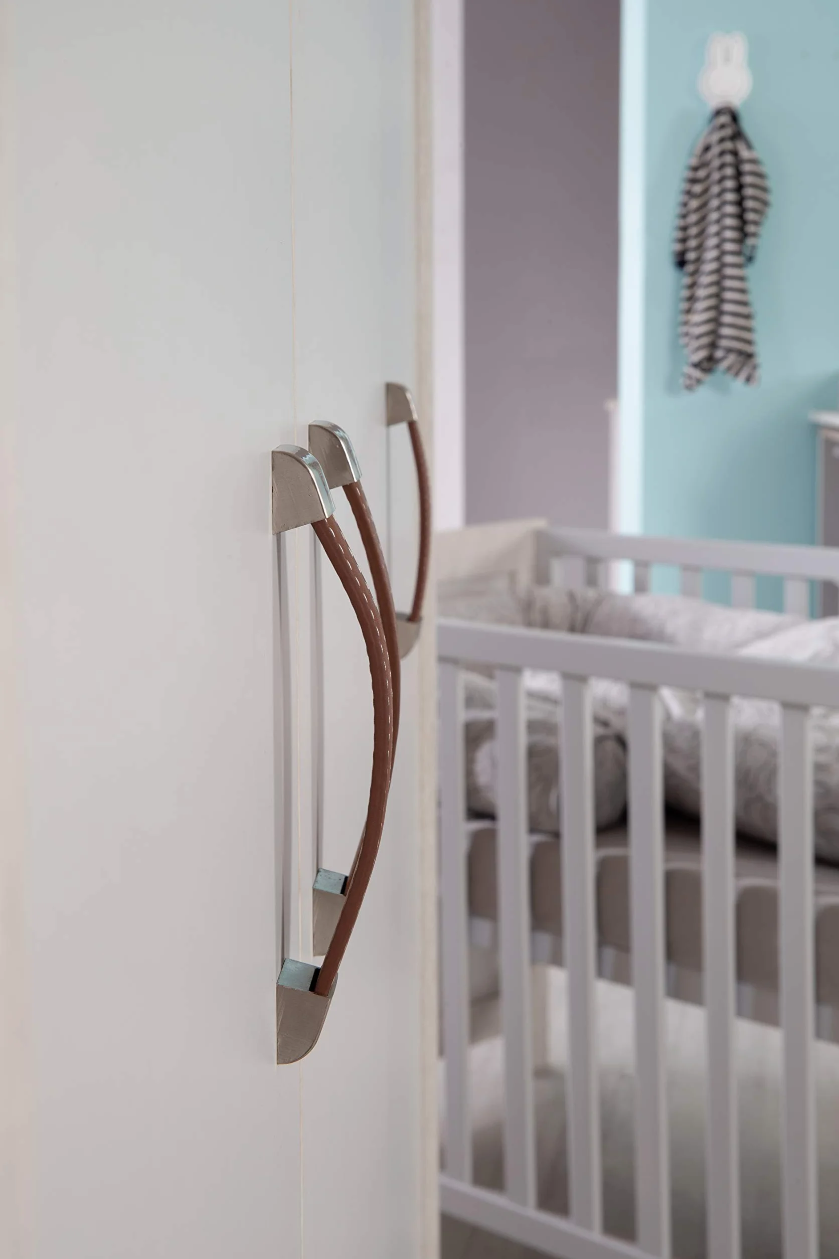 Cameretta per Bambini Mila Lettino Combinato 70x140 cm Fasciatoio Cassettiera Armadio 3 Ante Bianco Grigio