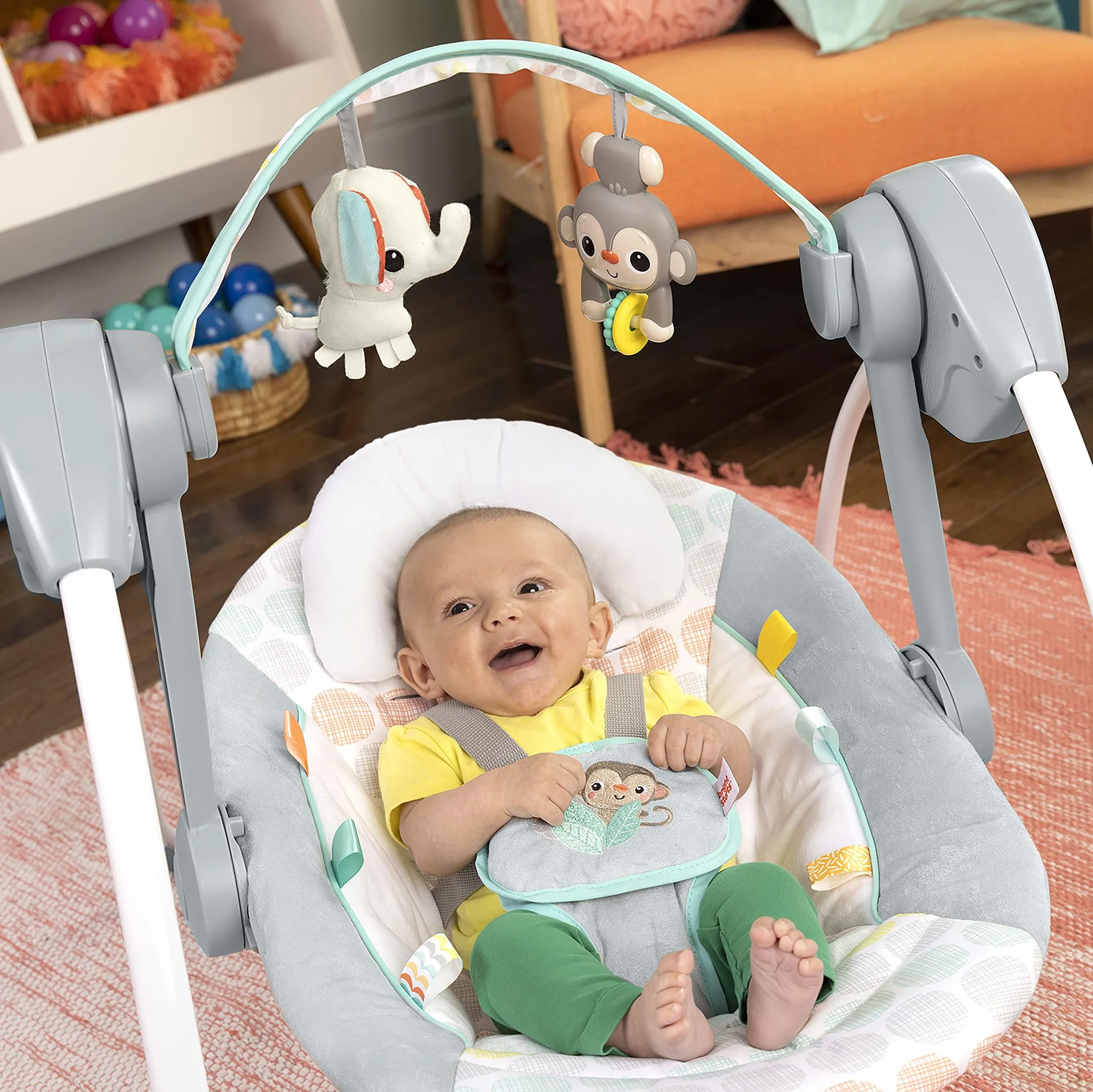 Bright Starts Altalena Automatica Portatile a 6 Velocità per Bambini, Compatta e Pieghevole, Musica, Barra Giocattoli, 0-9 Mesi 3-9 kg (Whimsical Wild)