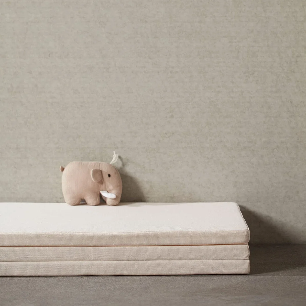 Kids Concept - Materassino pieghevole 105 x 75 x 4 cm. 100% cotone/poliuretano Foam tappeti, multicolore (1000475)