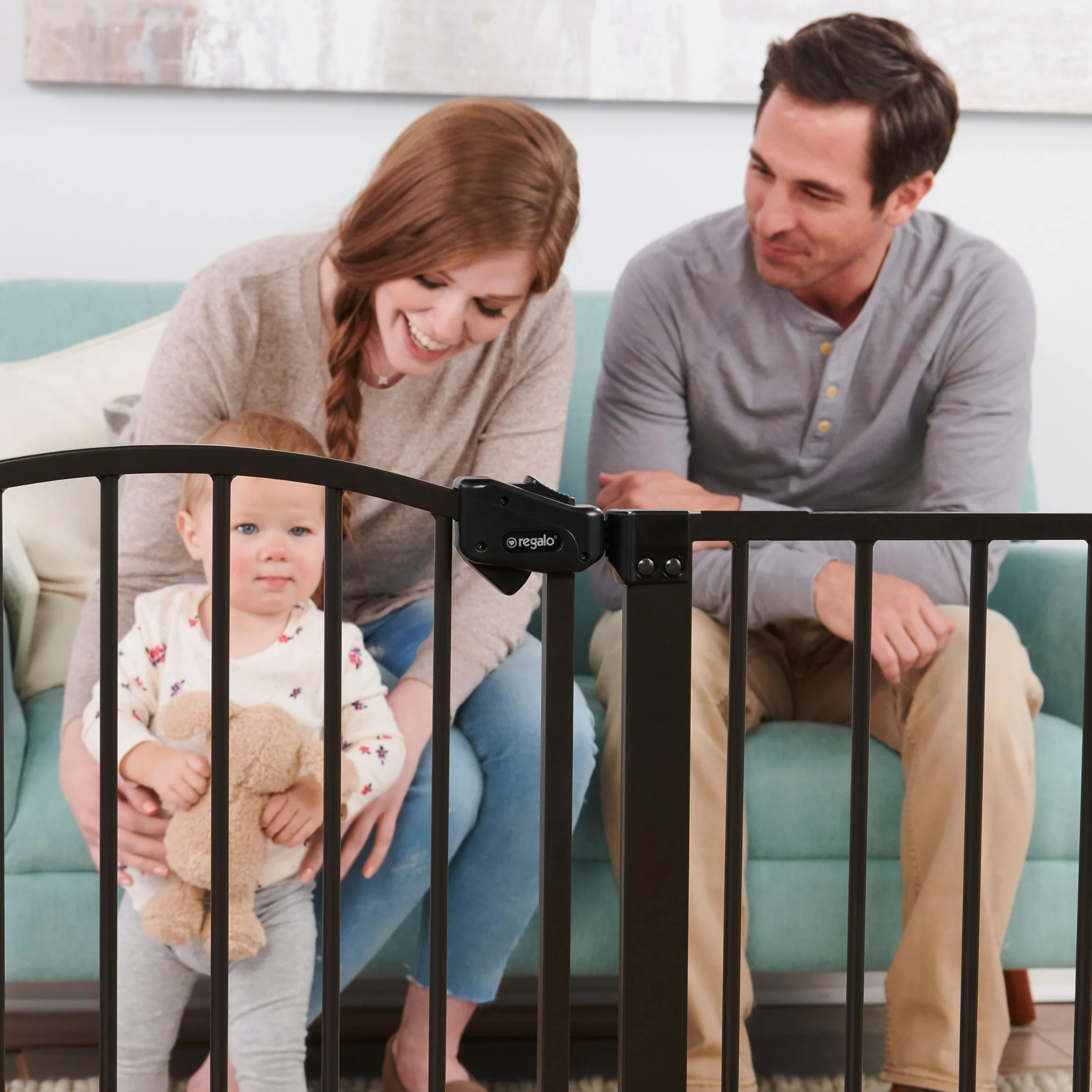Regalo Safety Super Wide Arched Baby Gate for Hallways, Doorways & Stairs, Fits Openings 75-150cm, Pressure Mounted, Bronze