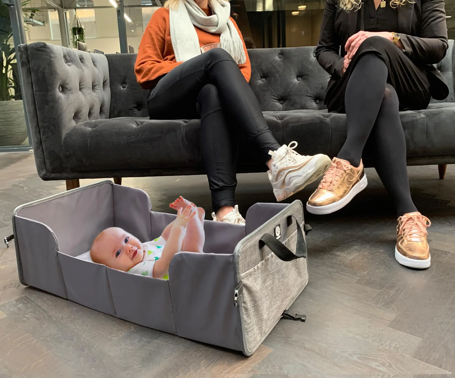 Dooky Original Traveller - lettino pieghevole per bambini - super leggero, tasche esterne, 41 x 74 cm (assemblato) /41 x 26 cm (piegato), 100% poliestere, nero