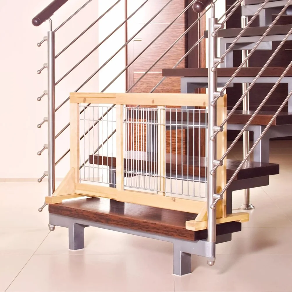 TRIXIE Cancelletto di sicurezza per cuccioli e cani piccoli in pino – Larghezza regolabile 65–108 cm – Marrone 65–108 × 50 cm