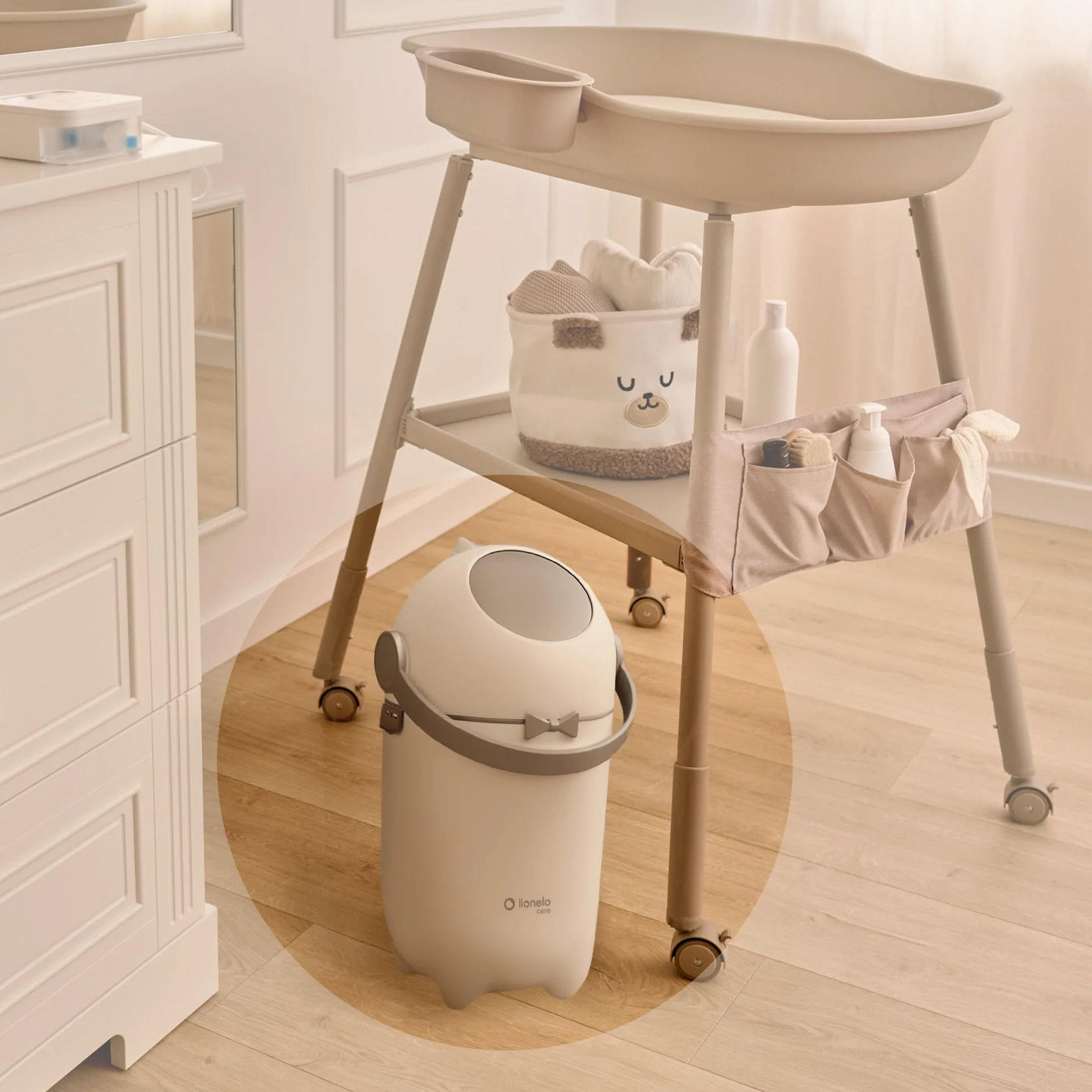 lionelo PUREBIN Mangiapannolini Universale che non lascia uscire gli odori, per sacchetti universali senza ricariche costose, bidone pannolini per neonati, uso con una mano, 10 l (Bianco)
