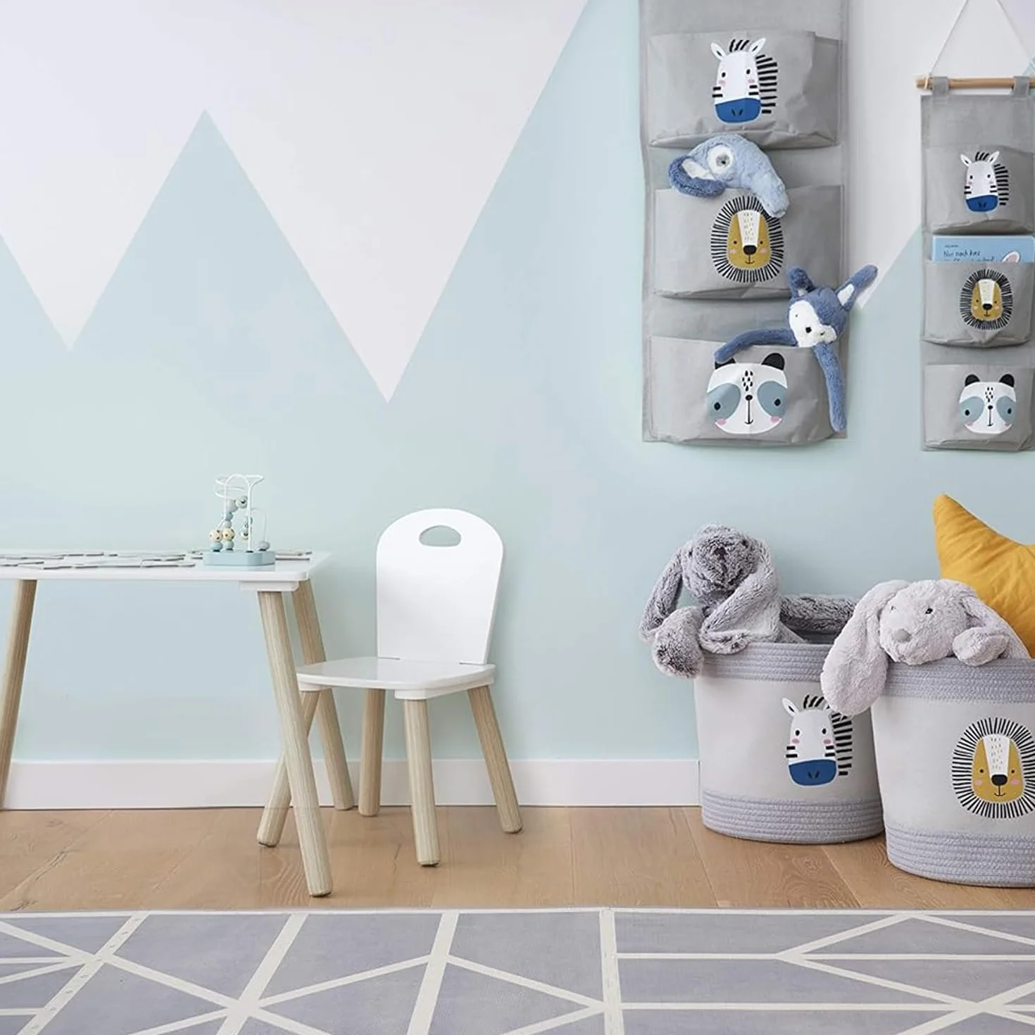 Avilia Set Tavolo e Sedie per Bambini in Legno 55x55x43.5cm 28x28x50cm Bianco e Beige