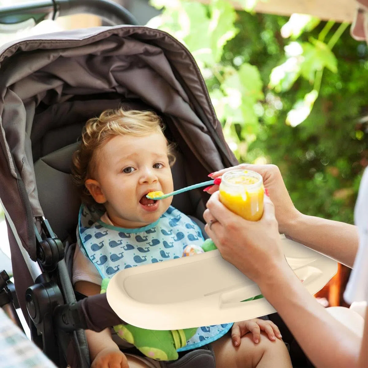 Vassoio per snack per passeggino con portabicchieri, 3 in 1, rimovibile, universale, regolabile, accessorio per passeggino, fissaggio sicuro (beige)