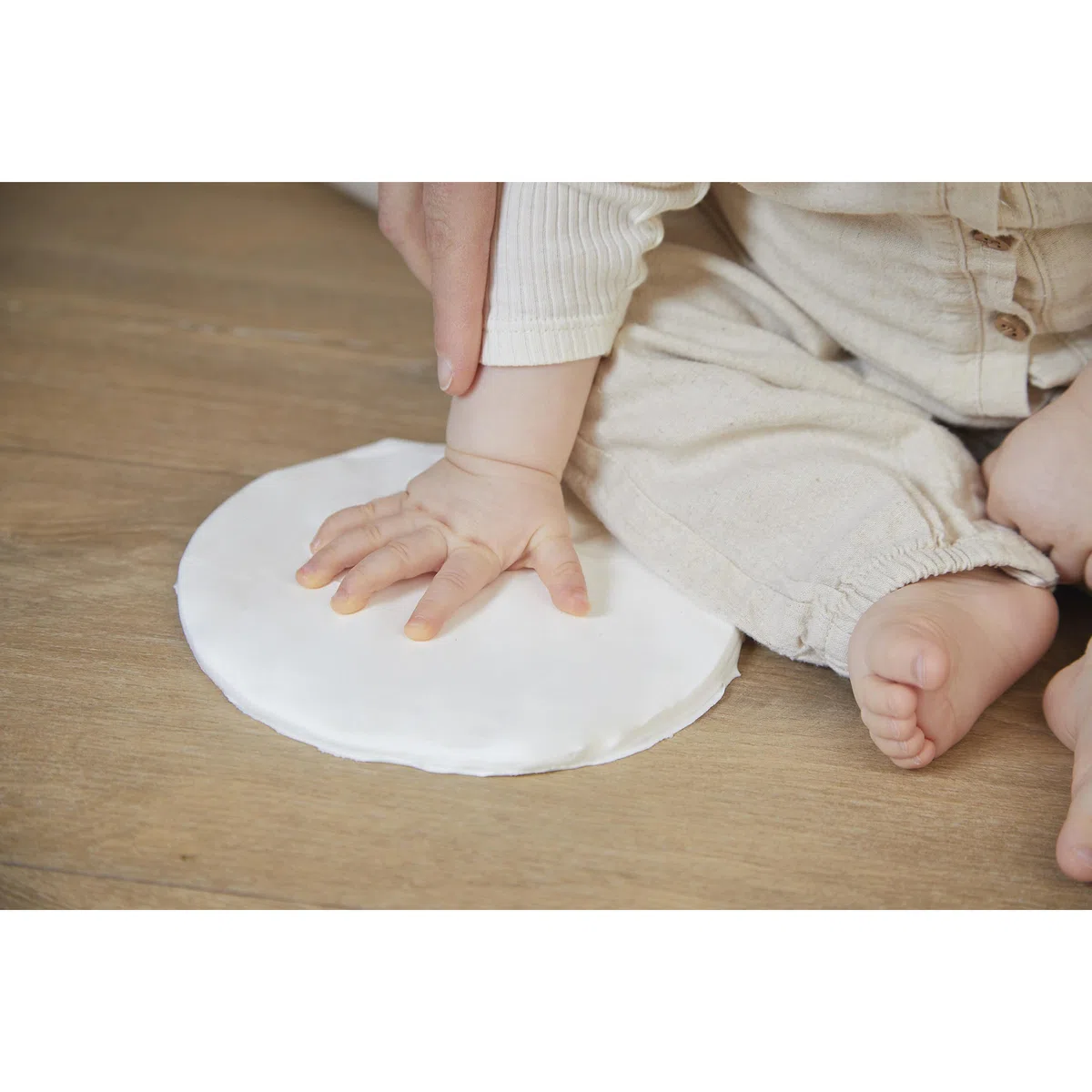 Kaloo - Rêves De Douceur - Cornice Portafoto e Impronte Neonato - Kit Impronte in Argilla - Facile da Usare e Non Sporca - Regalo per la Nascita - Beige, K220001