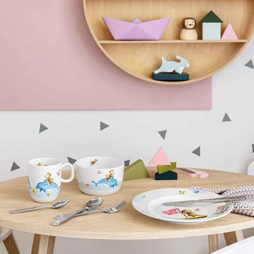 Villeroy & Boch - Kiddy Bears Set Di Stoviglie Per Bambini 7 Pz. 7 Pezzi Blu, Lavabile in Lavastoviglie, "Happy as a Bear", Piatto, Scodella, Tazze, Posate, Porcellana Premium,Acciaio Inossidabile