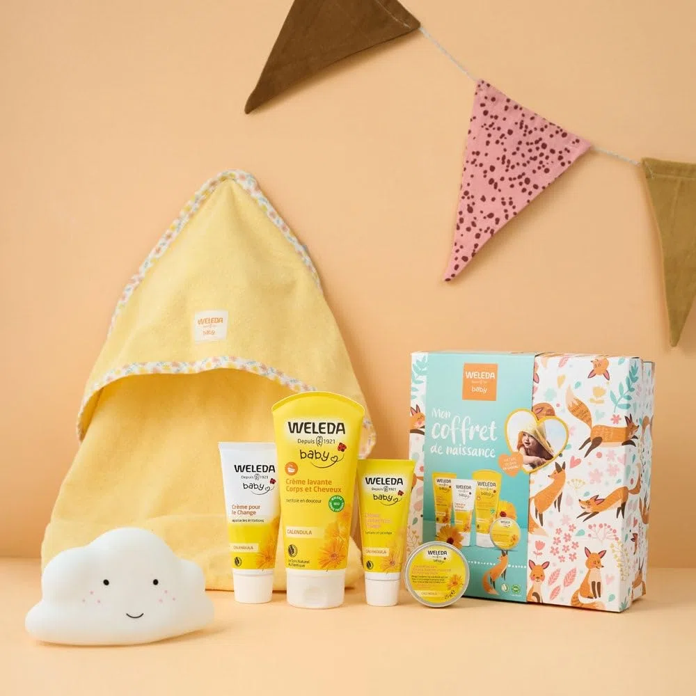 WELEDA - Cofanetto regalo nascita - Cura delicata del bambino - Per il WC quotidiano - Pulisce & protegge - NATRUE - 200 ml + 75 ml + 50 ml + 25 g