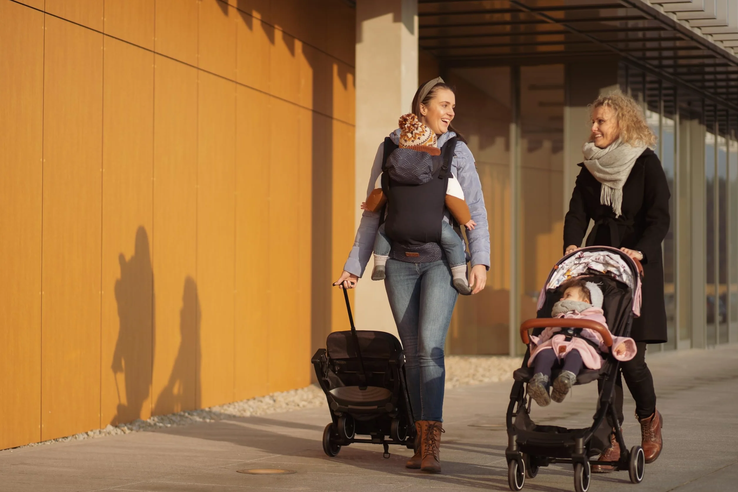 MoMi ESTELLE Passeggino Leggero pieghevole da viaggio 6 mesi 15 kg cinture 5 punti schienale reclinabile ruote EVA