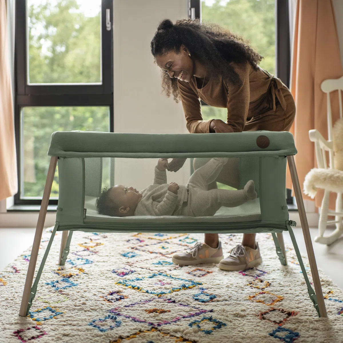 Maxi-Cosi Iris 2 in 1 Culla da Campeggio Neonato, 0-3 anni, fino a 15 kg, Lettino da Viaggio Compatto, 2 Posizioni di Riposo, Leggero, Materassino in Schiuma, Borsa da Viaggio, Beyond Graphite