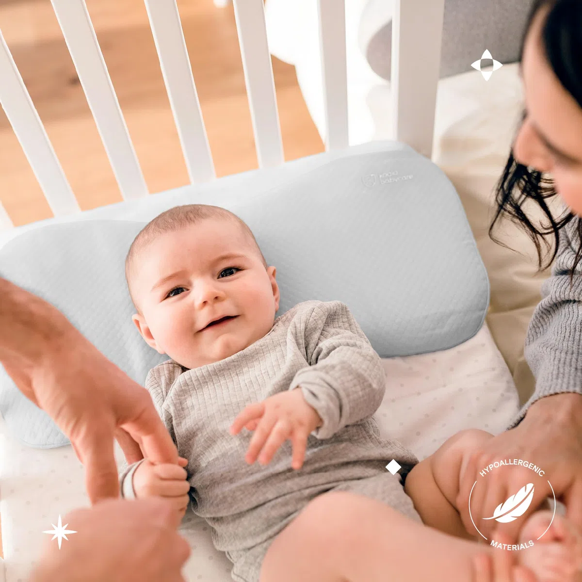Koala Babycare Cuscino Neonato Plagiocefalia fino a 36 Mesi Sfoderabile (con due Federe) per il lettino - Aiuta a prevenire e trattare la Testa Piatta in Memory Foam