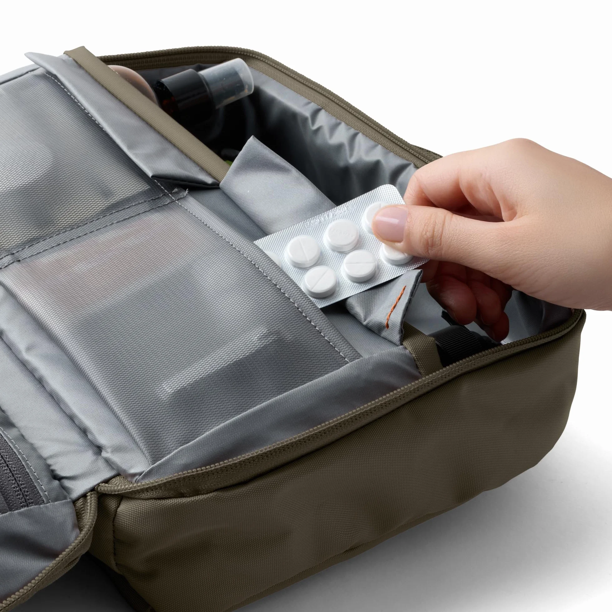 Bellroy Hanging Toiletry Kit Plus 8L borsa da viaggio SeaKelp