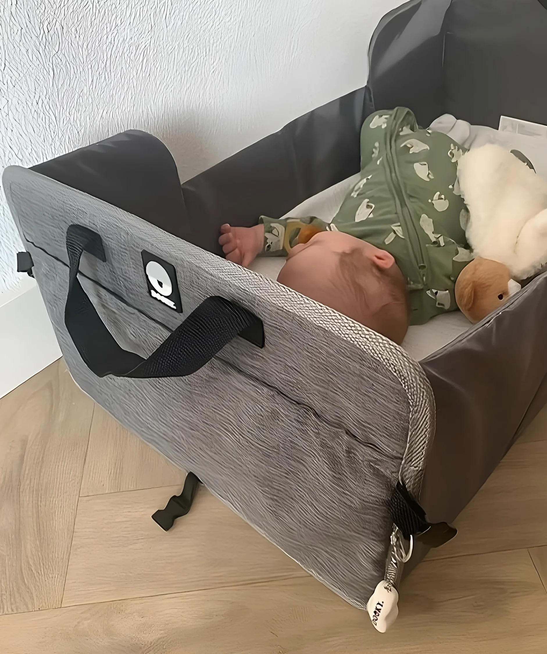 Dooky Original Traveller - lettino pieghevole per bambini - super leggero, tasche esterne, 41 x 74 cm (assemblato) /41 x 26 cm (piegato), 100% poliestere, nero