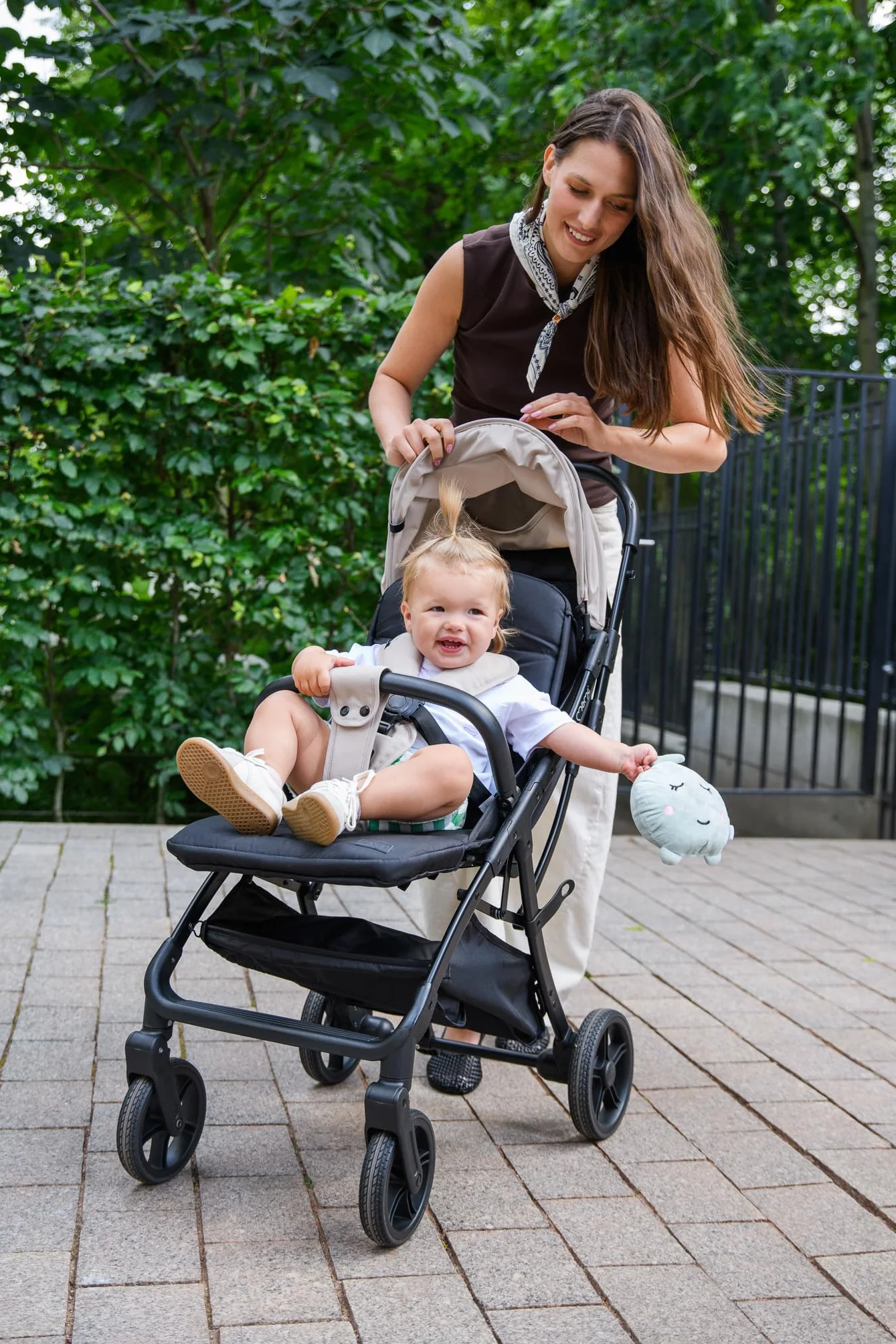 MoMi PAOLA Passeggino per Bambini 6-22 kg Compatto Leggero Chiusura Automatica Cinture 5 Punti