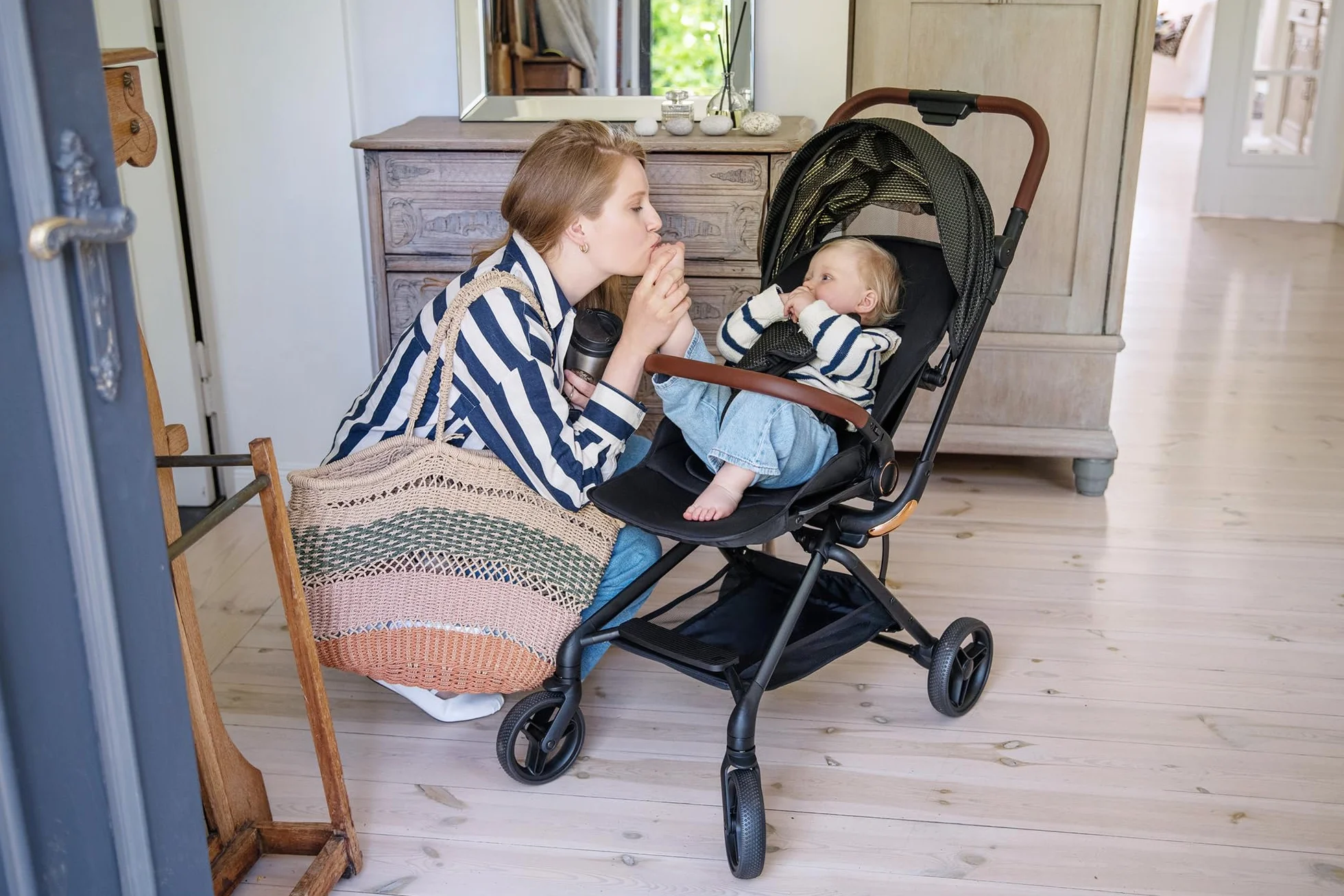 MoMi ADELLE Passeggino Leggero Reversibile Pieghevole da Viaggio Fino a 22 kg Fronte Mamma Schienale Regolabile