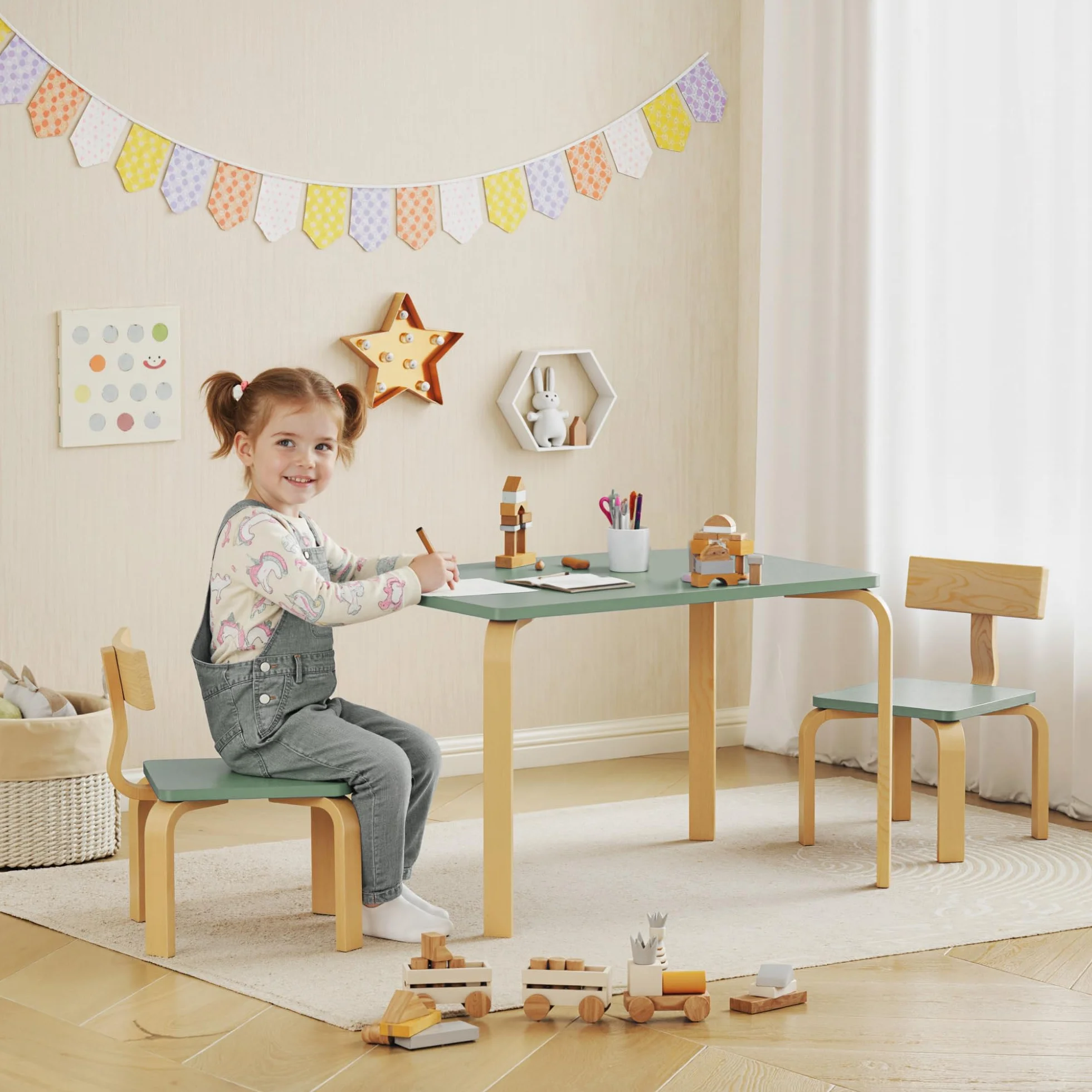 AIYAPLAY Tavolo per bambini con sedia, set di tavolo e 2 sedie in legno per disegnare, giocare, studiare, regalo per bambine e bambini 3-8 anni, per cameretta, camera da letto, asilo, verde