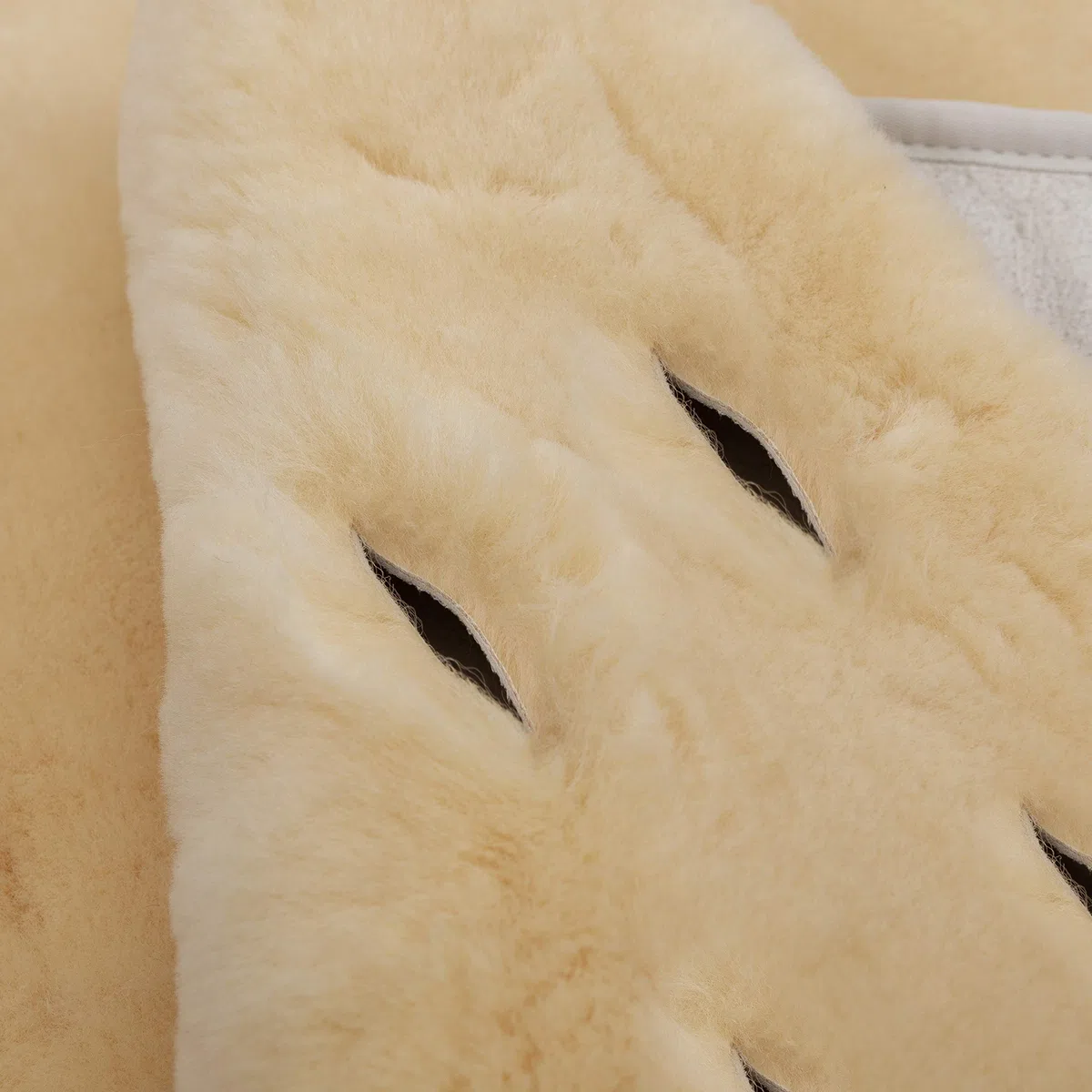 Inserto in pura pelle di agnello di alta qualità COMFORT di WERNER CHRIST - Inserto PREMIUM di puro agnellino adatto all’uso in seggiolini, passeggini e carrozzine, Buggy e Jogger nel colore beige