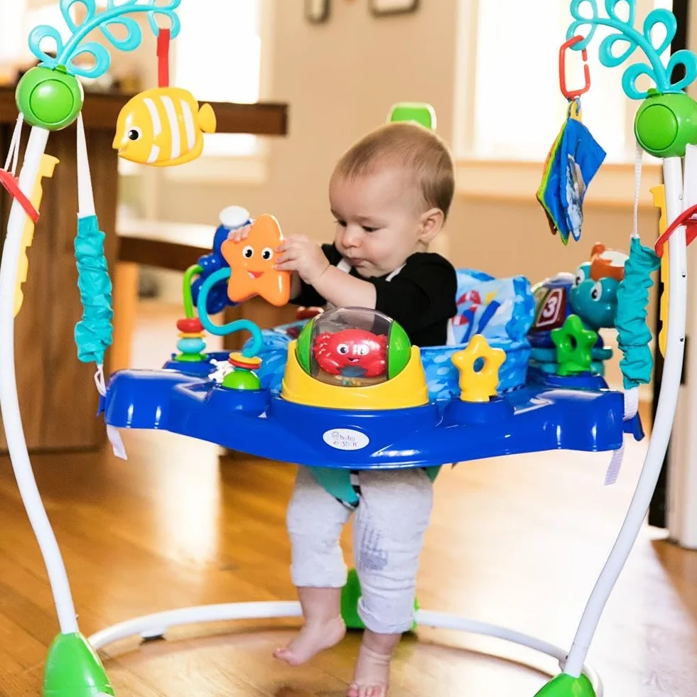Baby Einstein Neptune's Ocean Discovery Centro Giochi e Attività, 15 Giochi, 3 Lingue, Girello con Musica e Luci, Sedile Girevole 360°, Regolabile, da 6 Mesi