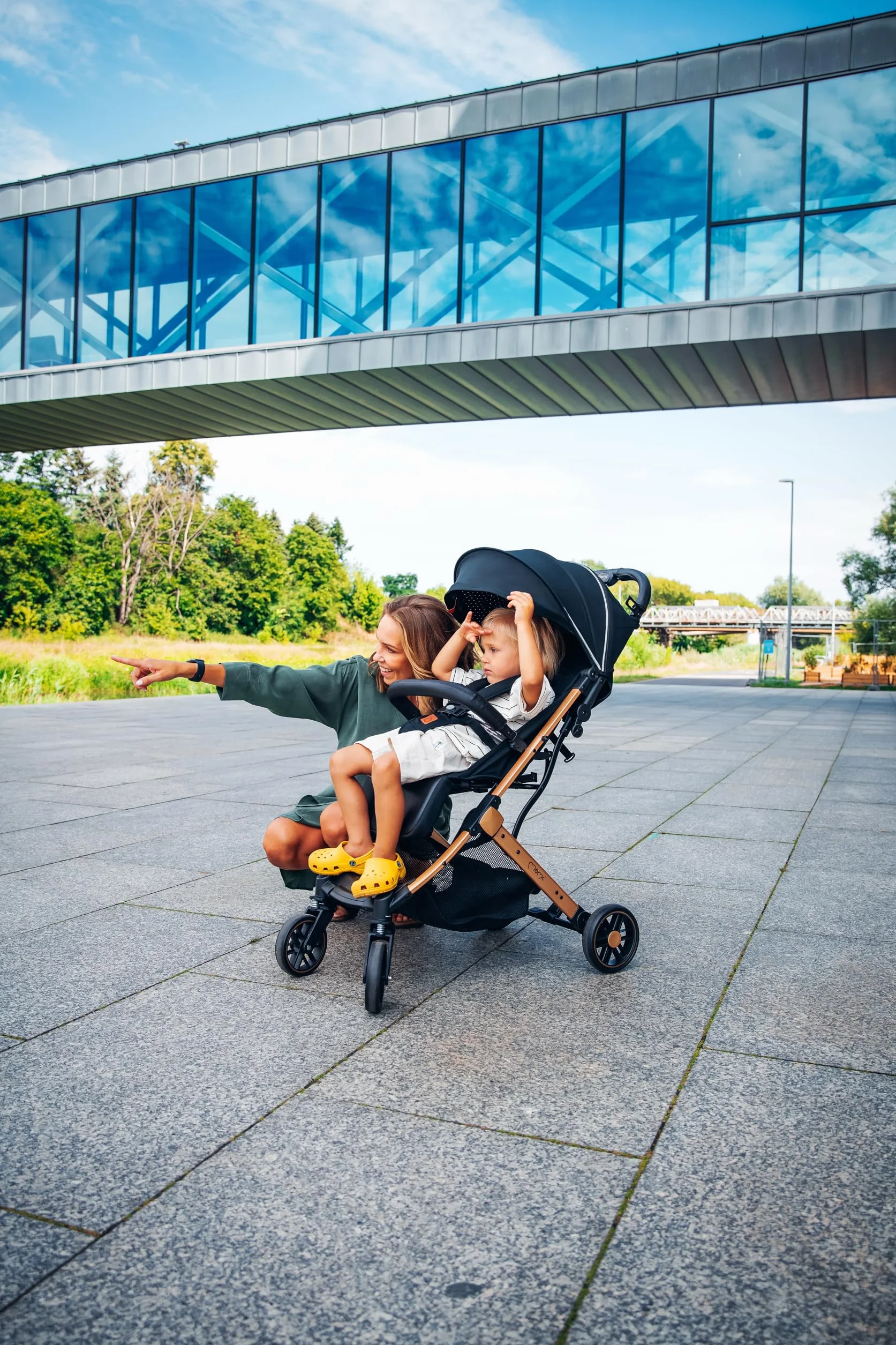 MoMi ESTELLE Passeggino Leggero pieghevole da viaggio 6 mesi 15 kg cinture 5 punti schienale reclinabile ruote EVA