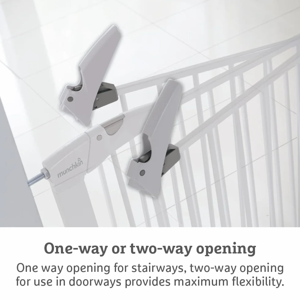 Munchkin Stair Gate Maxi Secure Toddler Baby Gate 76-82cm Extends 117cm Pressure Fit Safety Gate Doorways No-Screw Install White