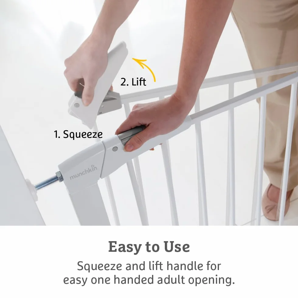 Munchkin Stair Gate Maxi Secure Toddler Baby Gate 76-82cm Extends 117cm Pressure Fit Safety Gate Doorways No-Screw Install White
