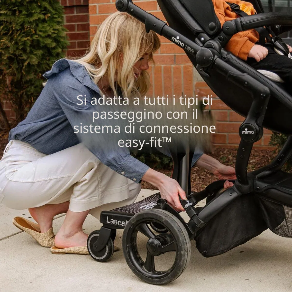 Lascal BuggyBoard Maxi+, Pedana passeggino universale compatibile con quasi tutti i modelli, Pedana buggy board con sellino per bambini di 2-6 anni (22 kg), nero/grigio